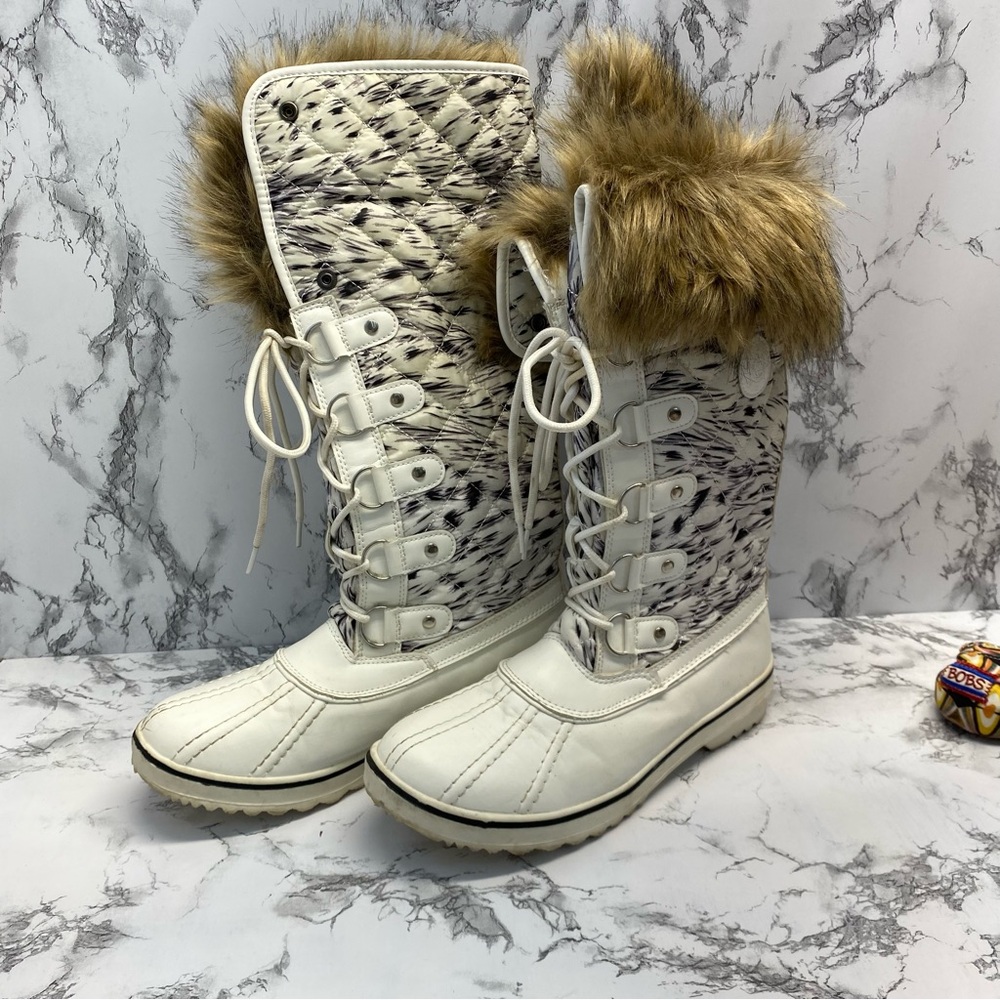 Global Win White & Grey Quilted Faux Fur Lace up Snow Boots Size 9